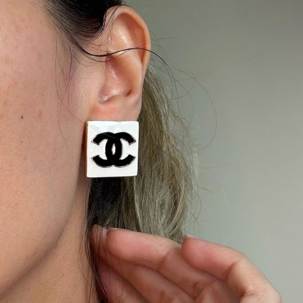 🤍Chanel Vintage CC Square Stud Earrings 🖤 - Picture 8 of 12
